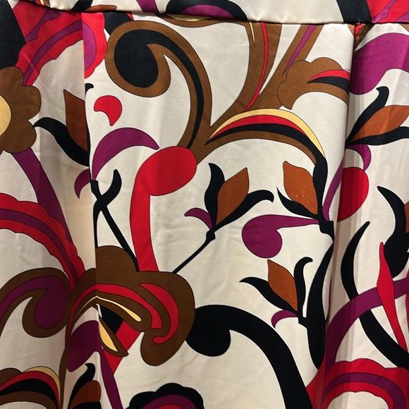 T TAHARI Oversized Blouse, Mixed Print, Long Sleeve, Clear Buttons, Size Medium - Picture 9 of 12